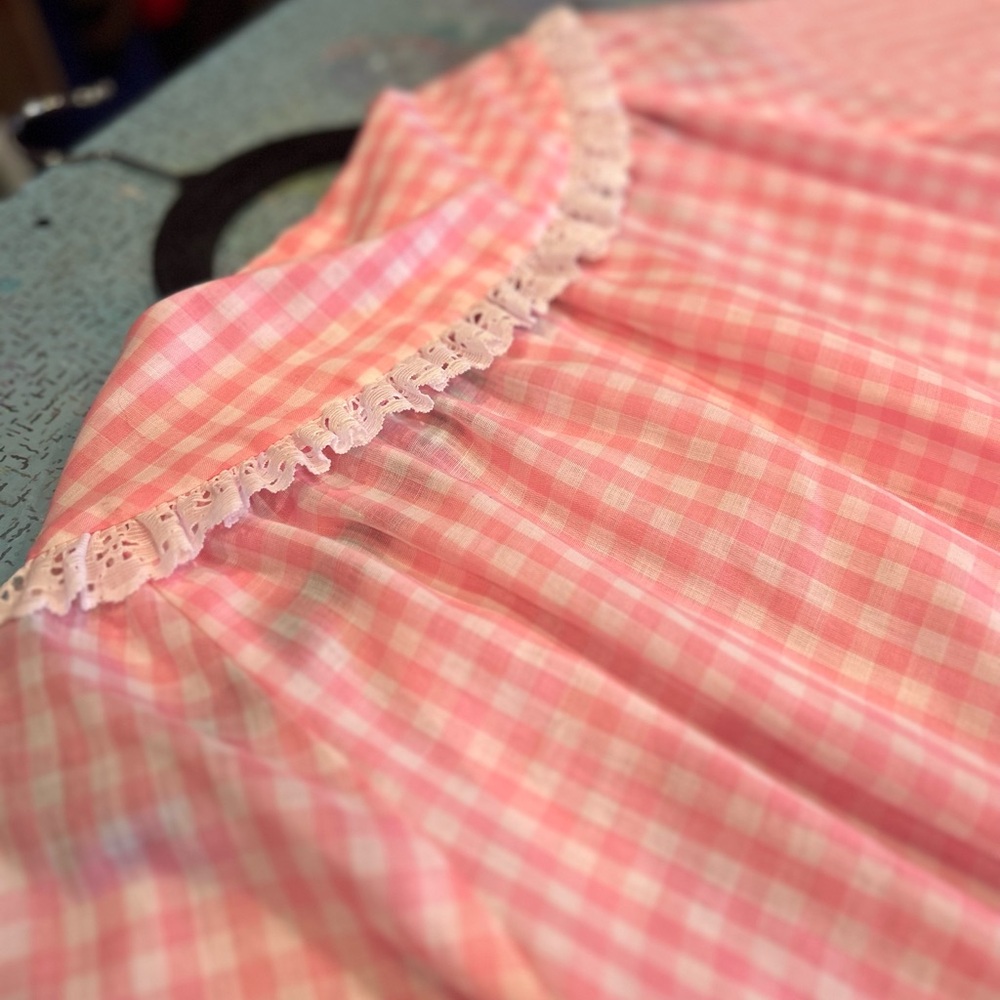 Cutest Vintage Pink Gingham Flower Robe - Picture 13 of 16
